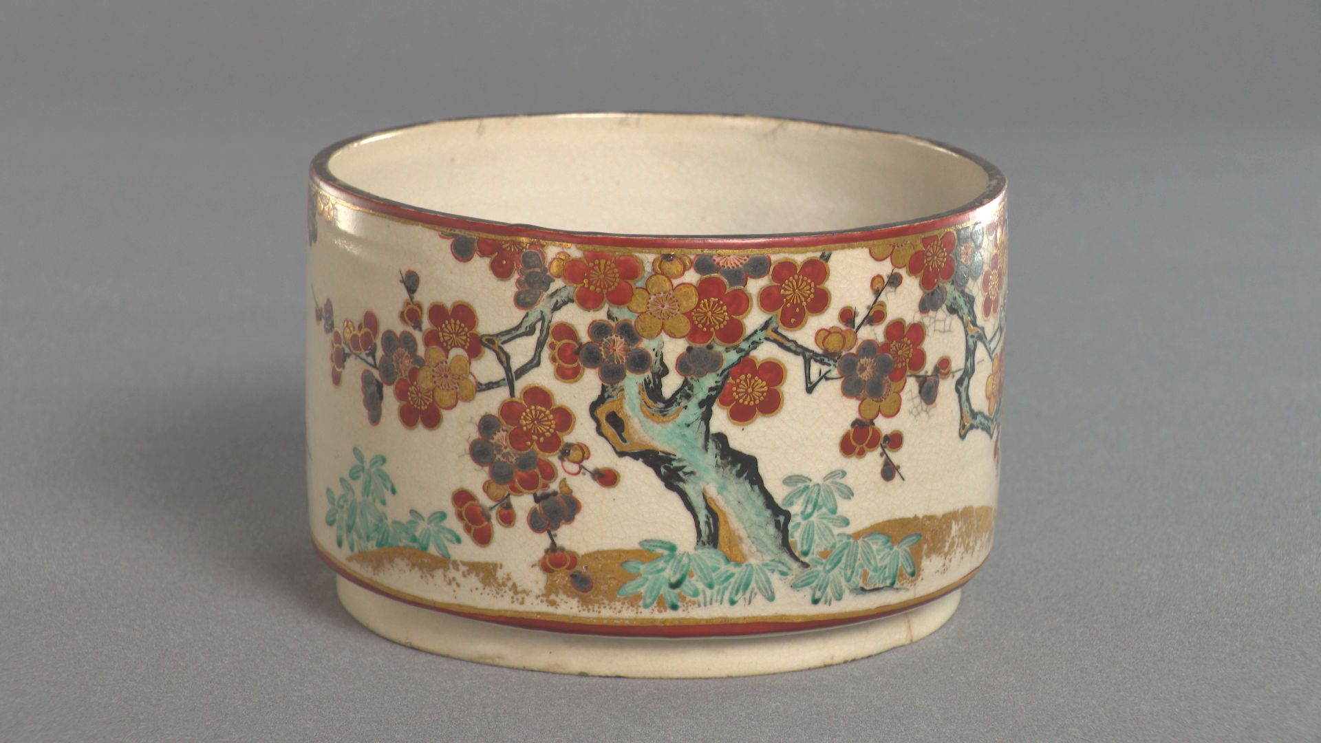 Water jar with design of plum blossoms