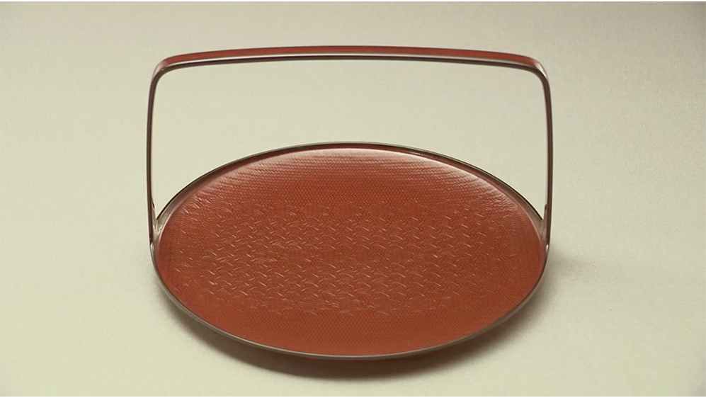 Tray of rantai with arched handle